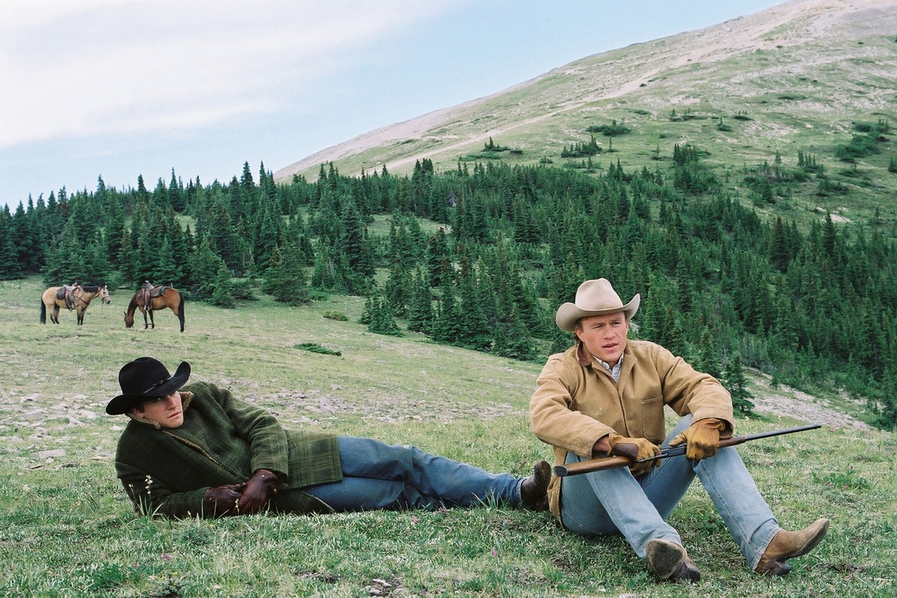 Jake Gyllenhaal i Heath Ledger w filmie Tajemnica Brokeback Mountain (Fot. Materiały prasowe Focus Features)