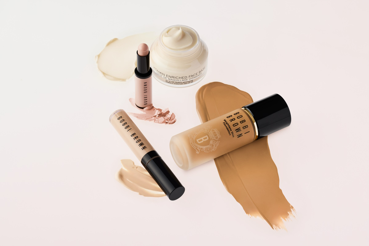 Weightless Skin Foundation SPF 15 marki Bobbi Brown.