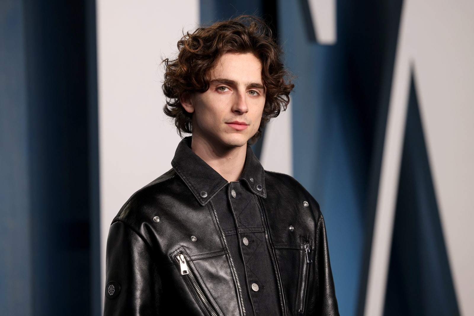 Timotheé Chalamet w skórzanej kurtce