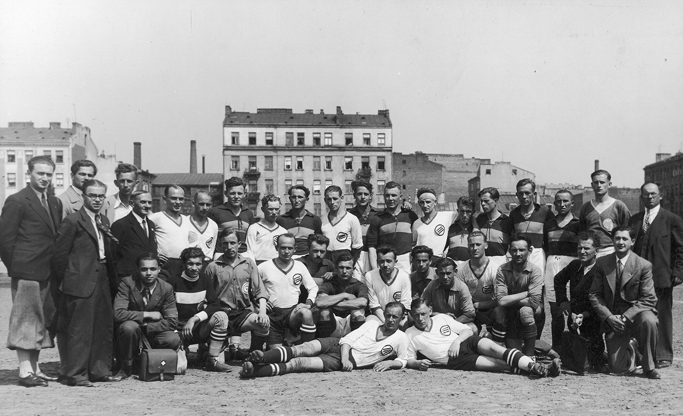 Stadion Skry, 1934, po lewej kamienica przy Okopowej 46, NAC