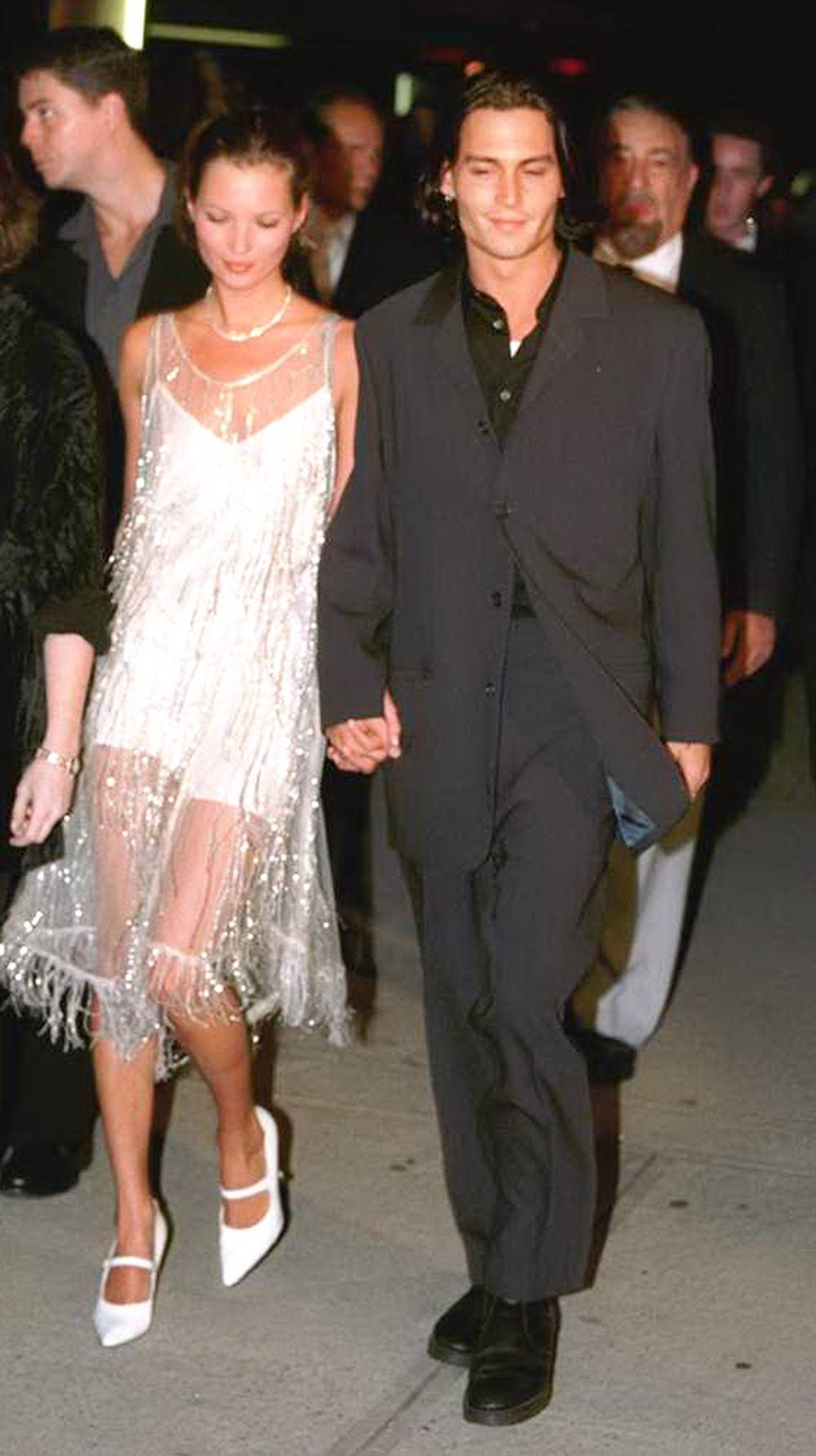 U boku Johnnyego Deppa w 1994 roku. Kate ma na sobie sukienkę żony Errola Flynna z lat 30. XX wieku (Fot. Getty Images)