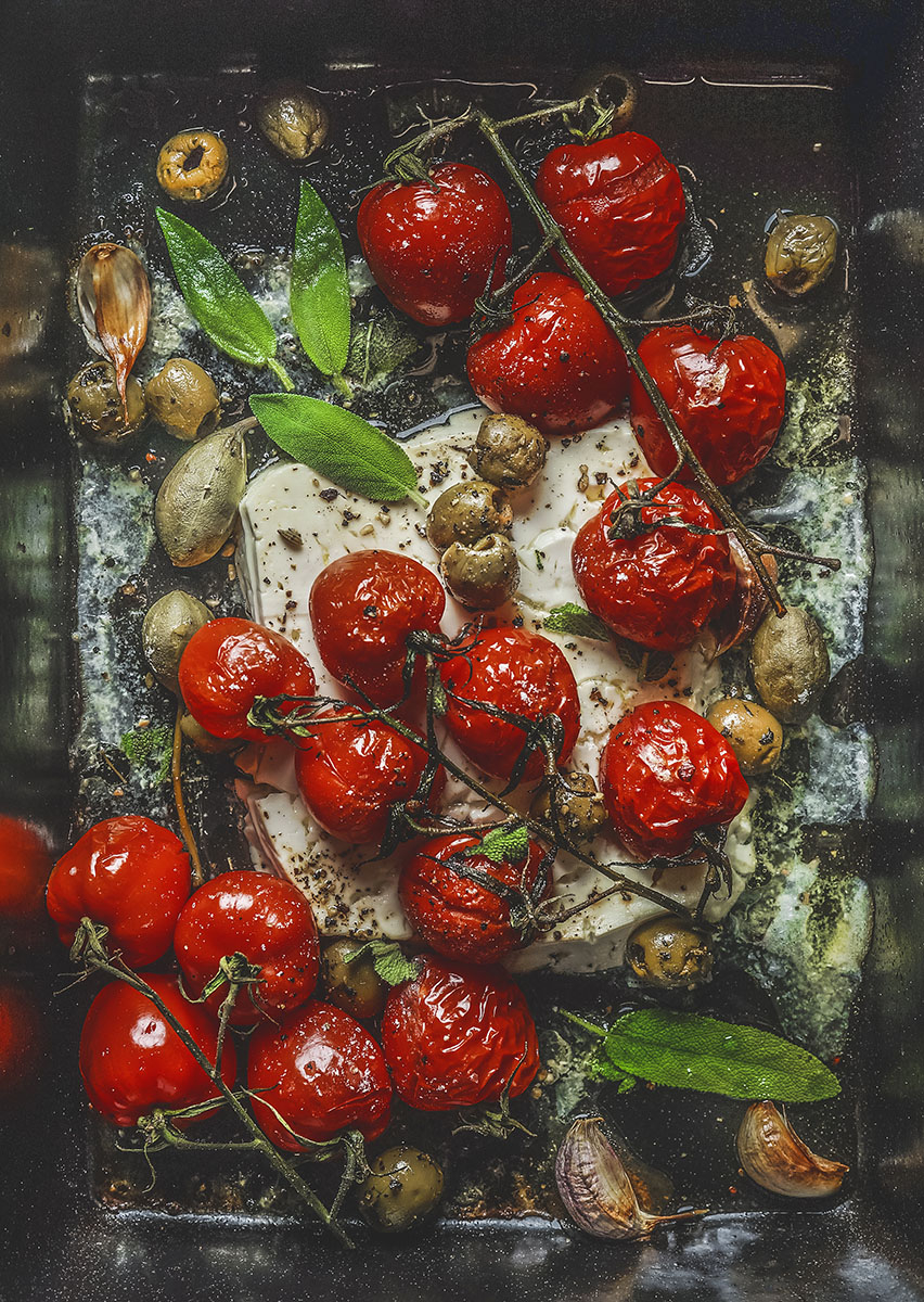 Piecona Feta z pomidorkami koktajlowymi (Fot. Vicuschka/Getty Images)