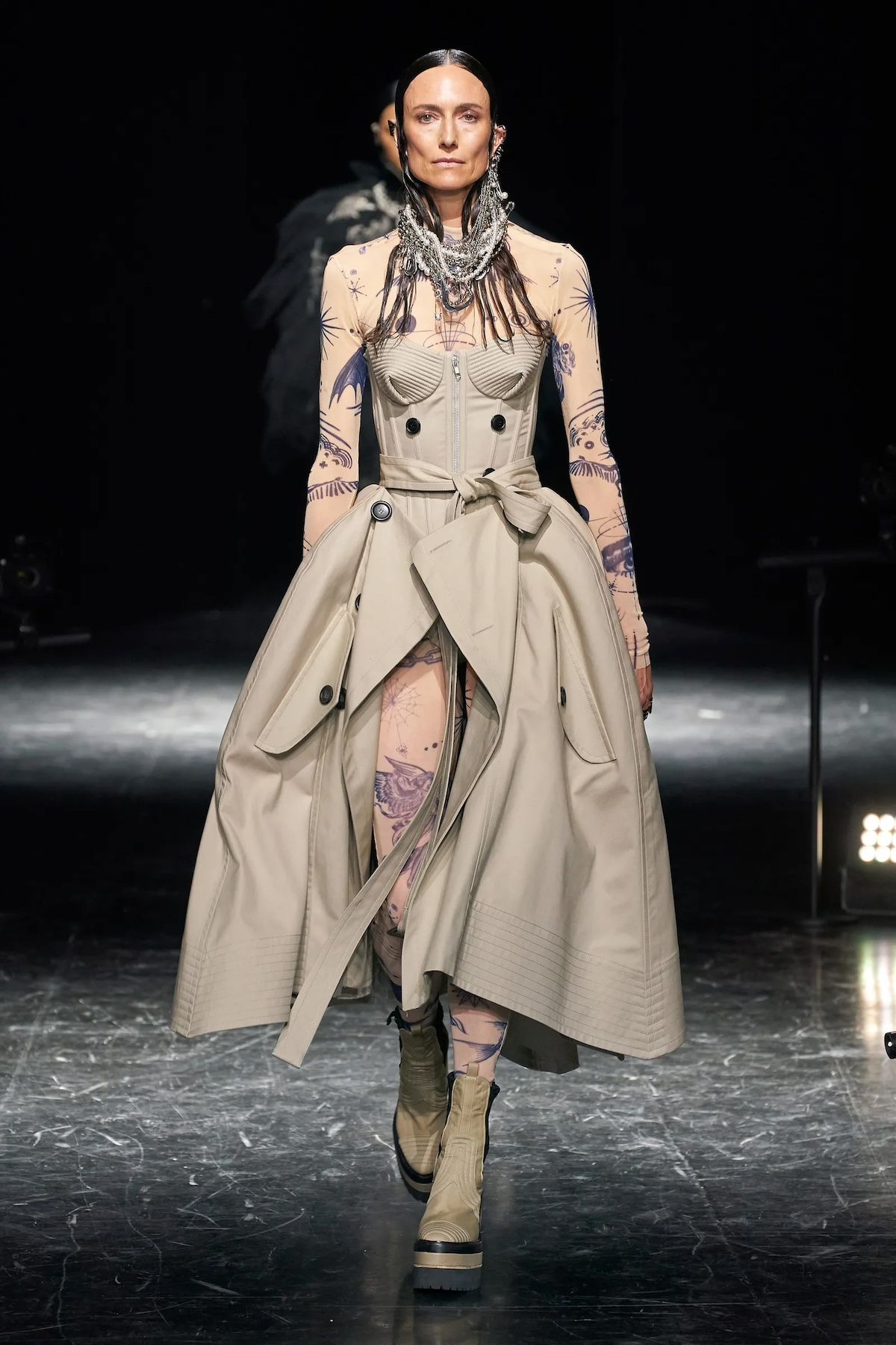 Jean Paul Gaultier, kolekcja couture na jesień 2021 autorstwa Chitose Abe. (Fot. Alessandro Lucioni / Gorunway.com)