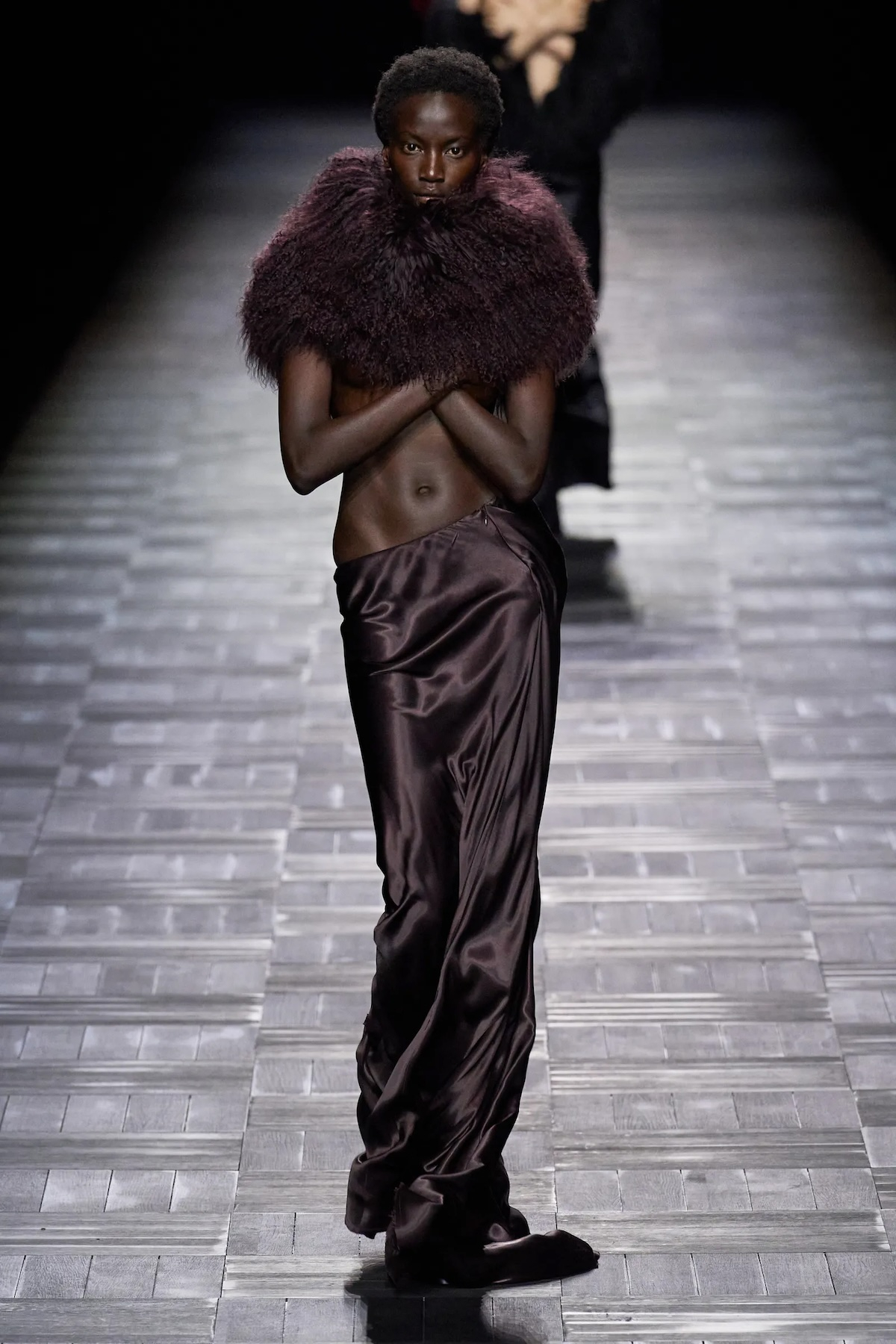 Ann Demeulemeester, kolekcja ready-to-wear na jesień 2023 (Fot. Filippo Fior / Gorunway.com)