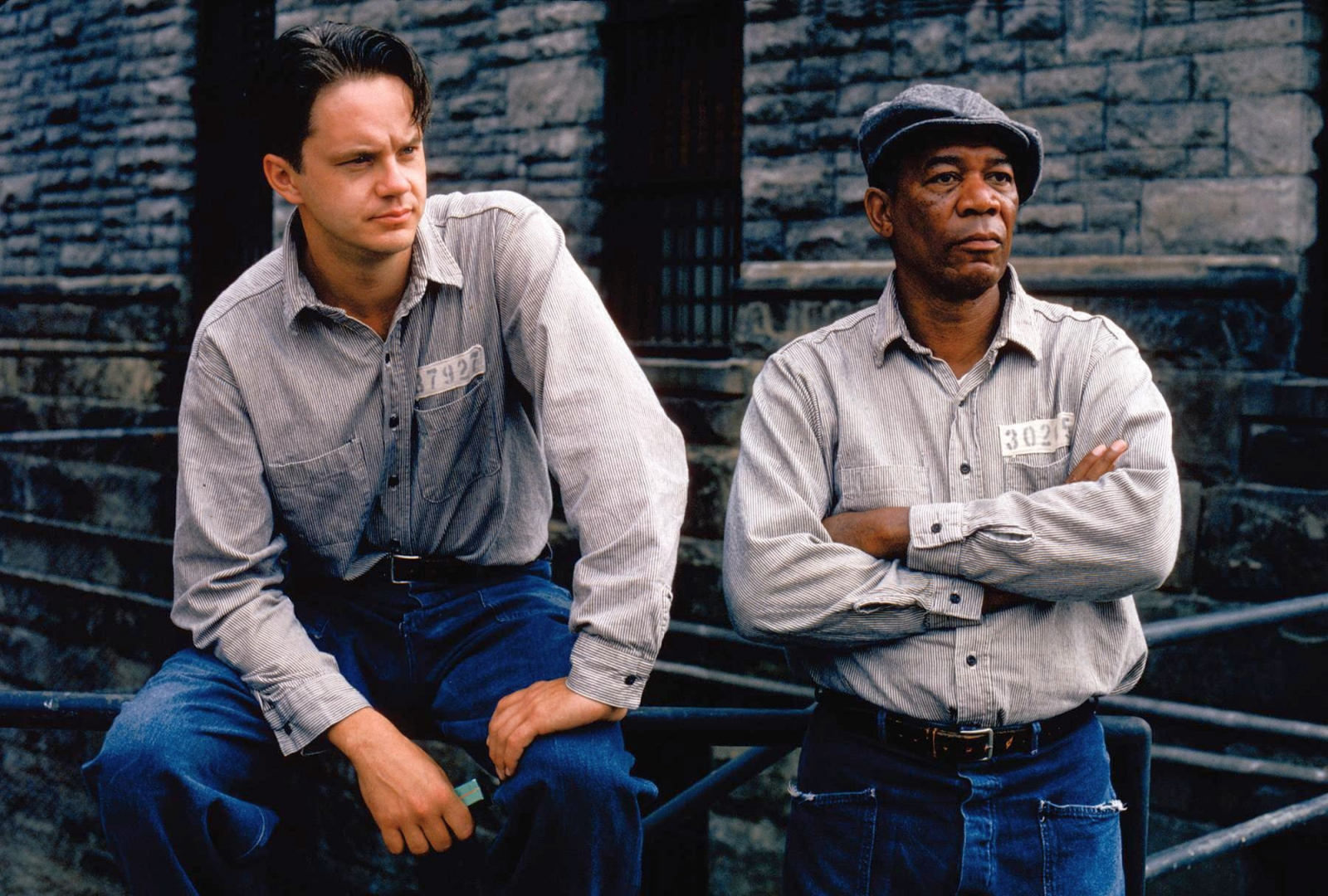 Tim Robbins i Morgan Freeman w filmie „Skazani na Shawshank” na podstawie powieści Stephena Kinga.