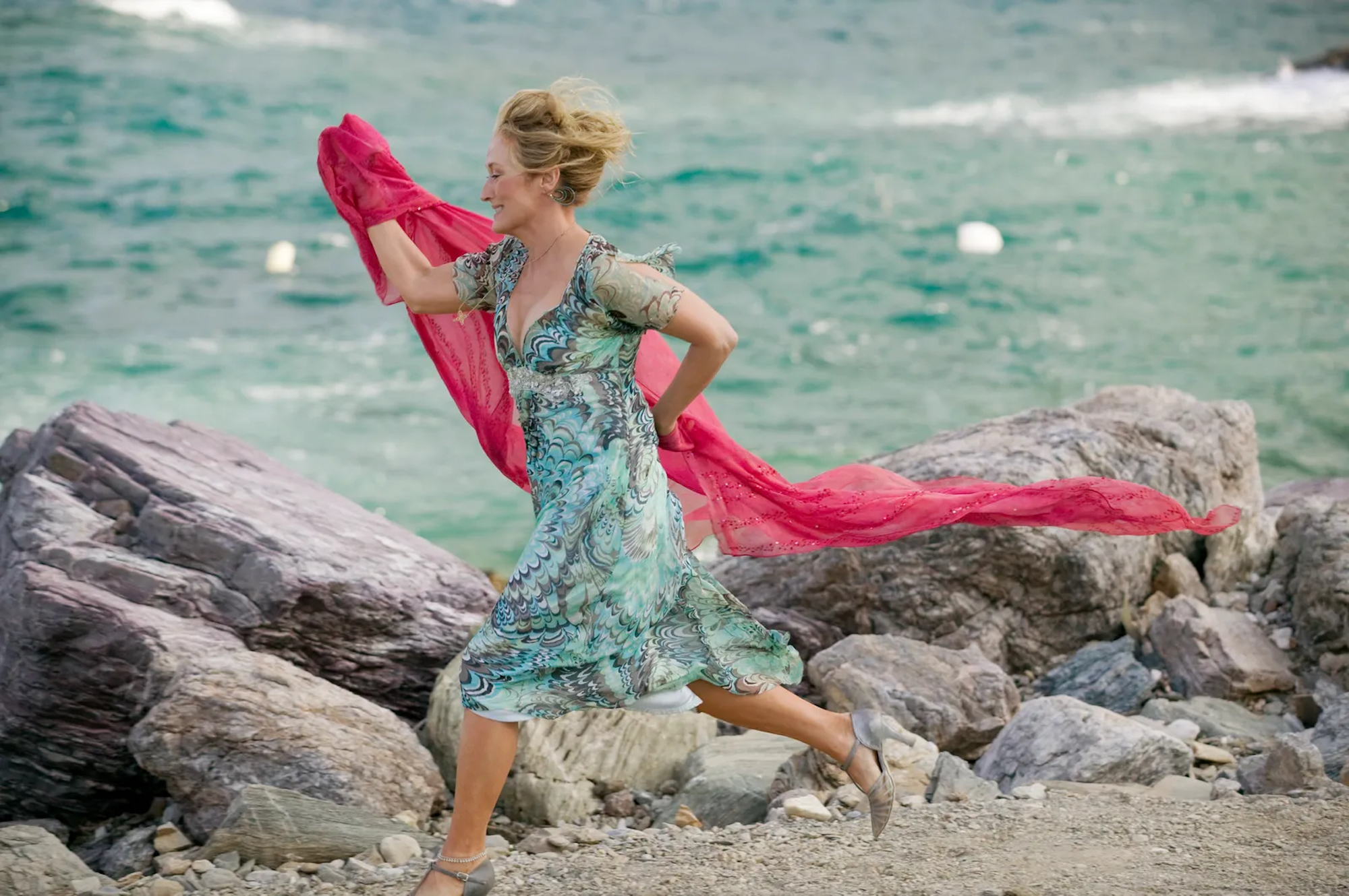 Scena z kultowej komedii „Mamma Mia!” z Meryl Streep.