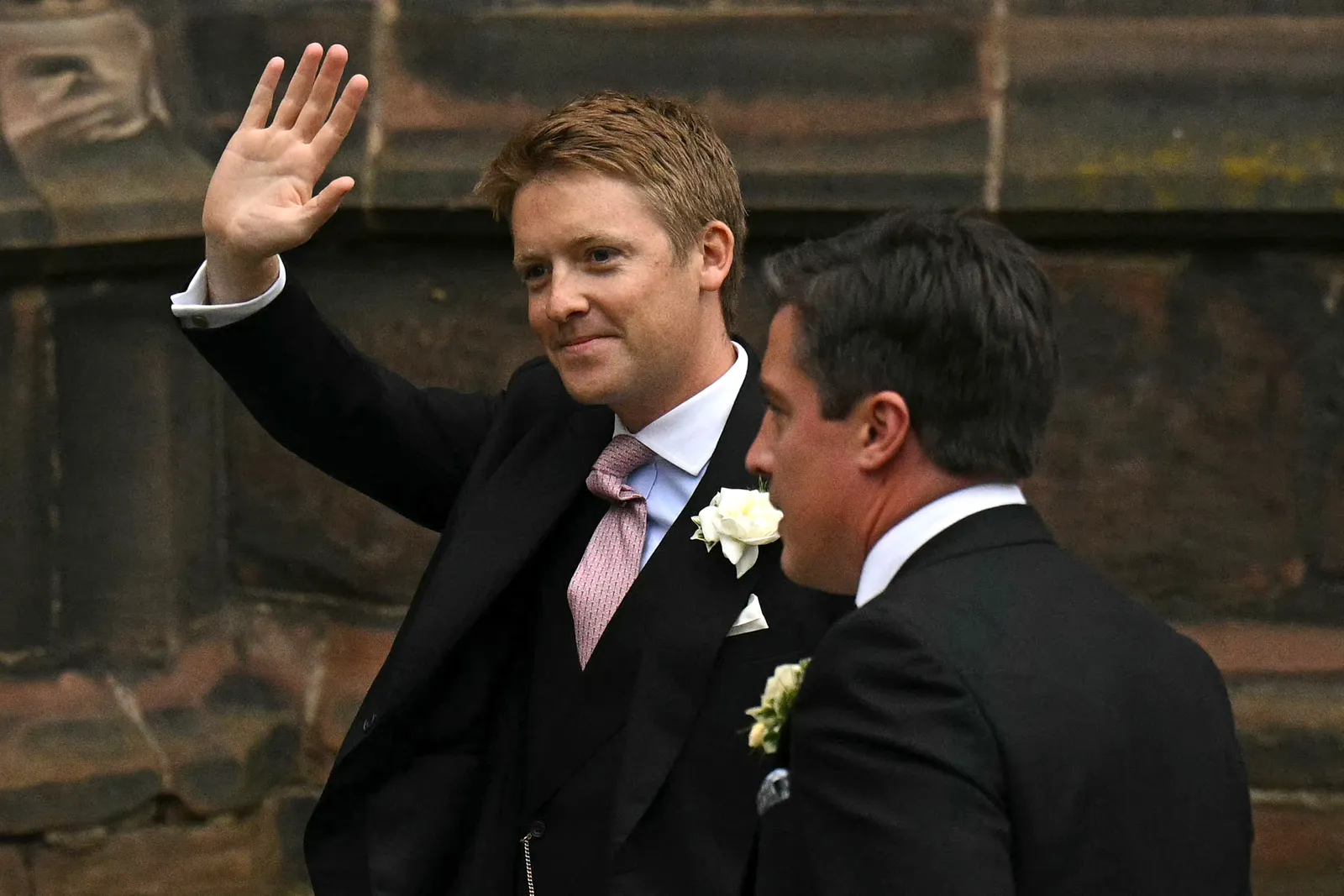 Hugh Grosvenor, książę Westminsteru, przybywa do katedry.