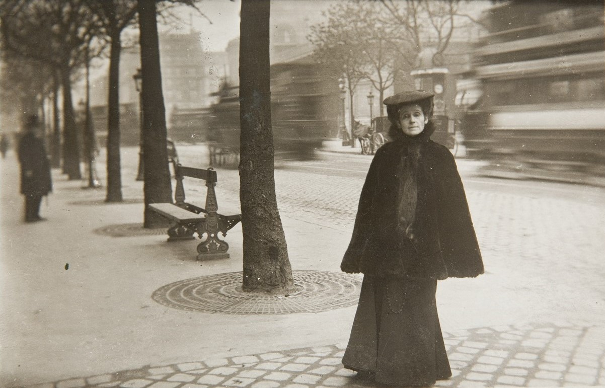 Boznańska na Boulevard du Montparnasse, Paryż, ok. 1930 (Muzeum Narodowe w Krakowie)