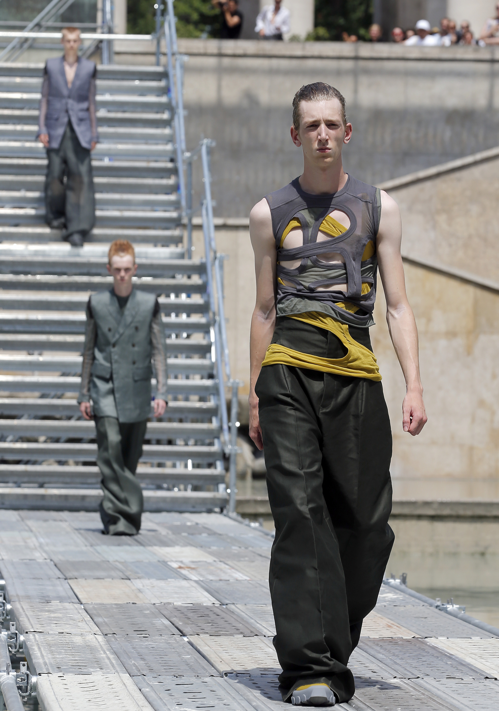 Rick Owens wiosna-lato 2018. (Fot. Thierry Chesnot/Getty Images)