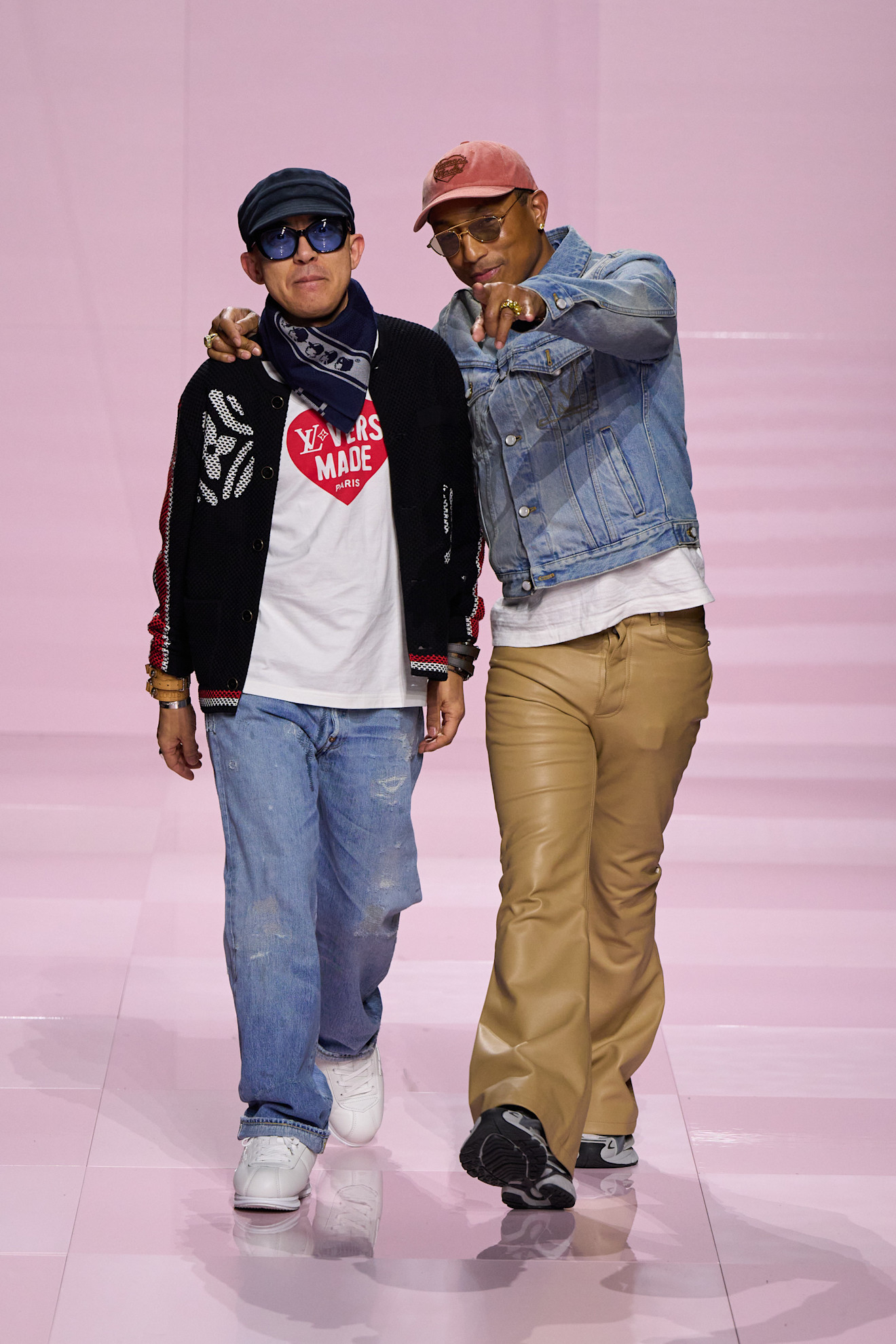 Nigo i Pharrell Williams na pokazie Louis Vuitton jesień-zima 2025.