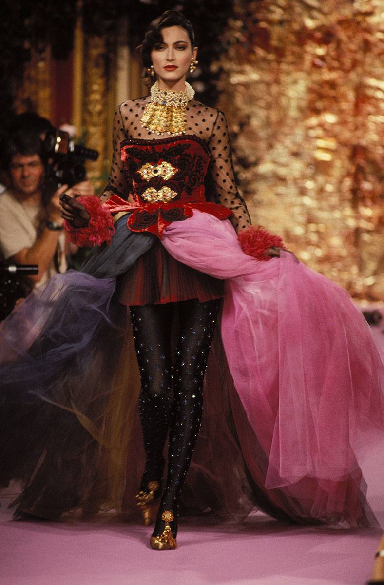 Christian Lacroix haute couture jesień-zima 1989-1990 (Fot. Getty Images)