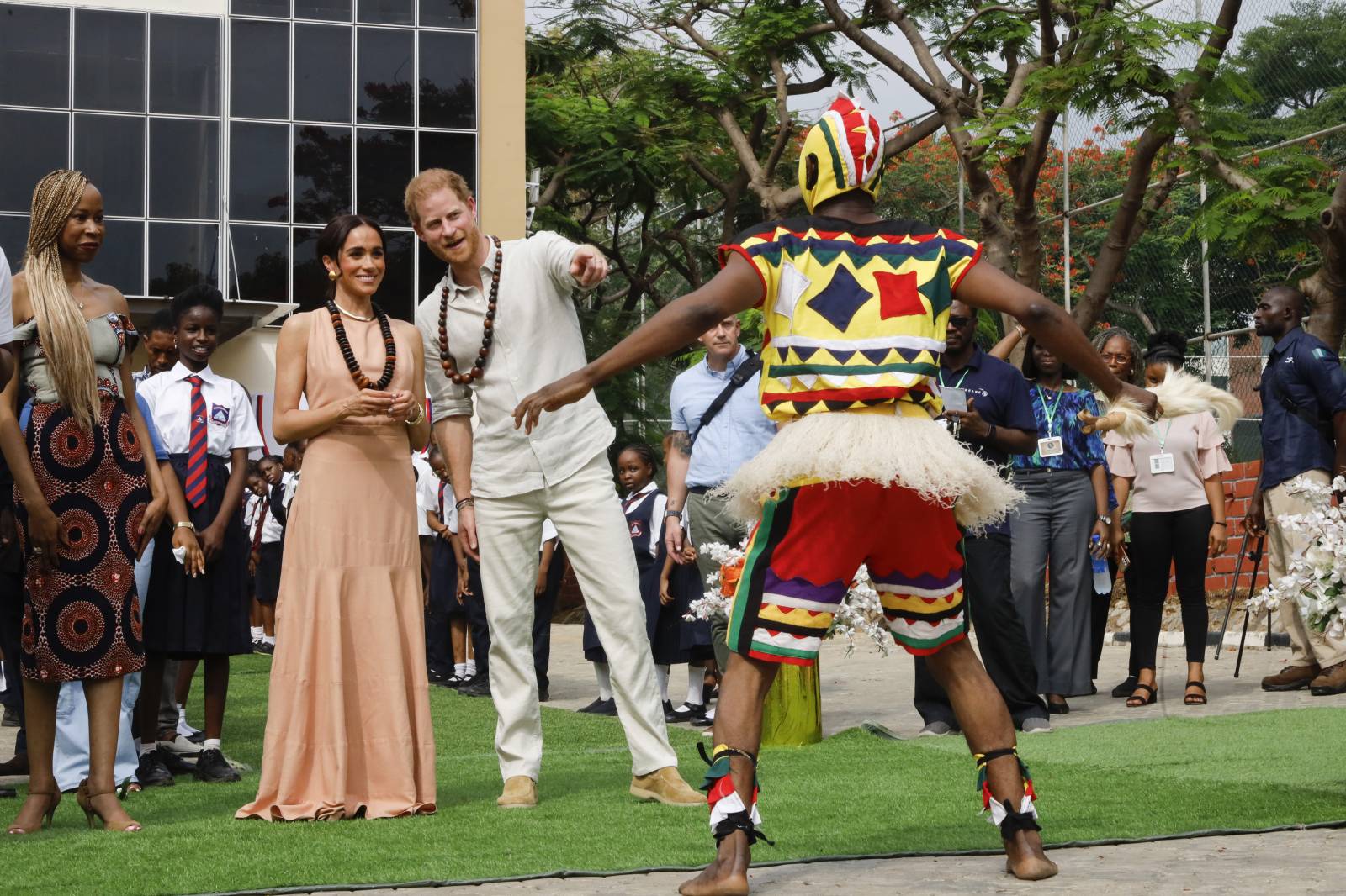 Księżna Meghan i książę Harry podczas wizyty w Nigerii / (Fot. Getty Images)