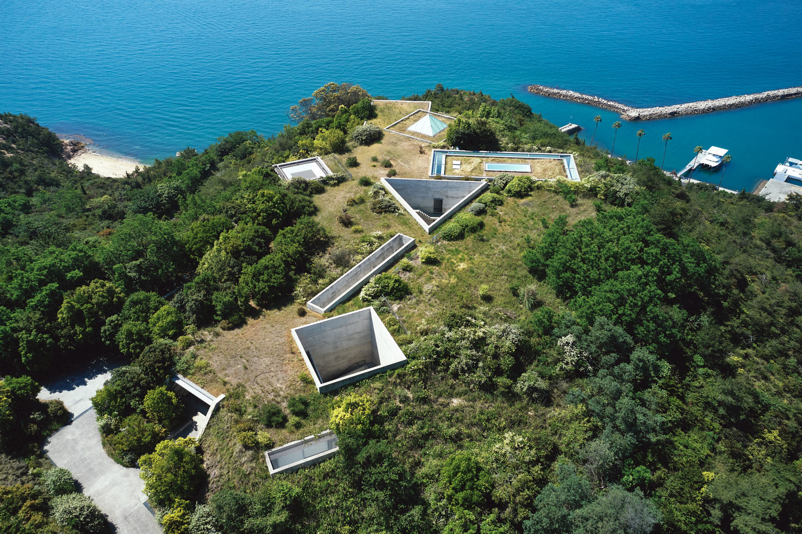 Chichu Art Museum, Naoshima (Fot. © YELLOW Mao, CC BY-NC-ND)