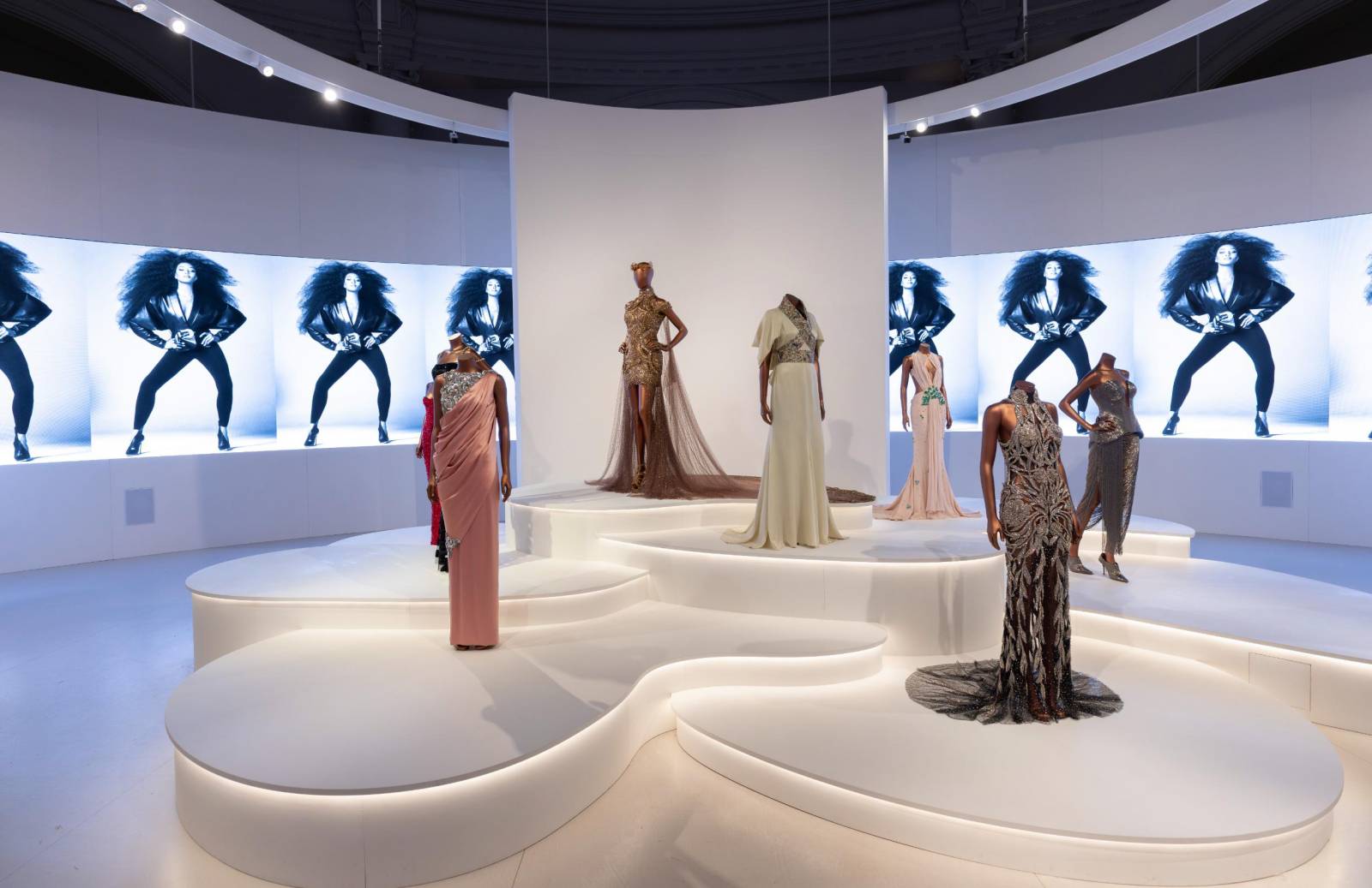 Wystawa „Naomi: In Fashion” w Victoria & Albert Museum (Supported by BOSS © Victoria and and Albert Museum, London)