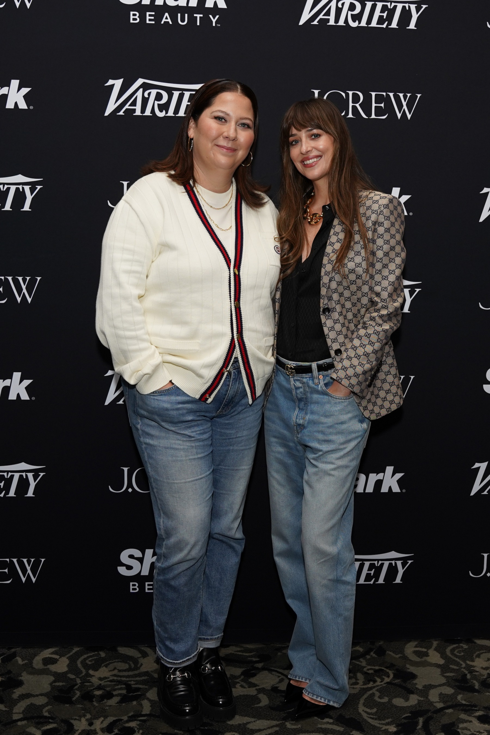 Talia Bernstein i Dakota Johnson podczas wydarzenia Variety TIFF Step & Repeat (Fot. Tracey Biel/Variety/Getty Images)