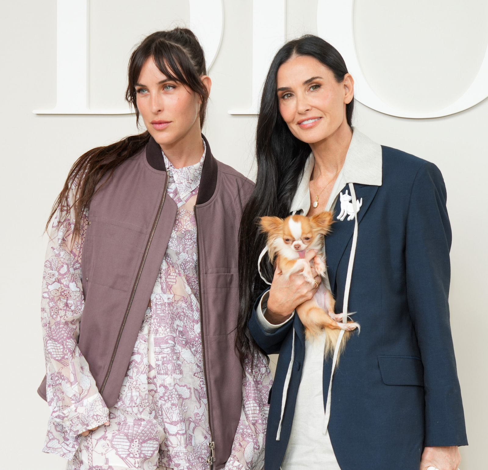 Demi Moore z córką Scout Willis podczas pokazu Diora