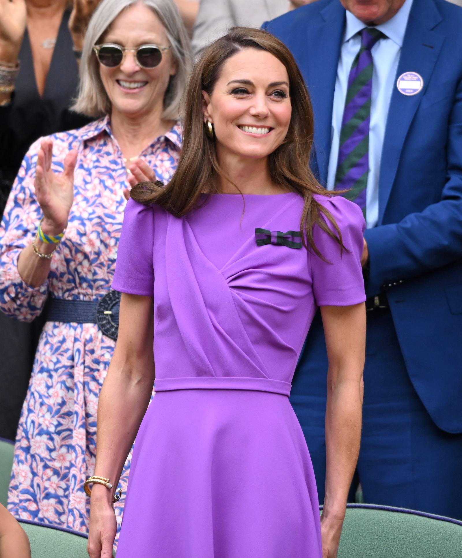 Kate Middleton w fioletowej sukience z kokardą podczas turnieju tenisowego Wimbledon