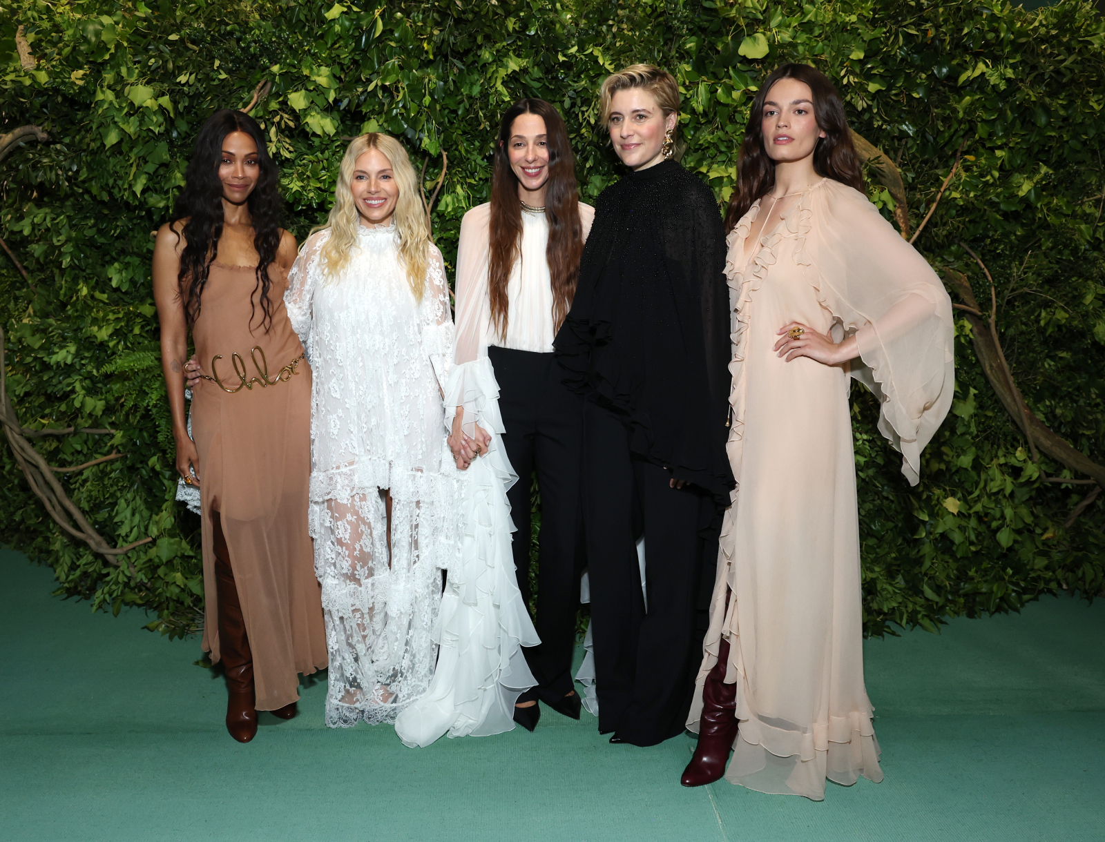 Zoe Saldana, Sienna Miller, Chemena Kamali, Greta Gerwig i Emma Mackey na MET Gali 2024 / (Fot. Kevin Mazur/MG24/Getty Images for The Met Museum/Vogue)