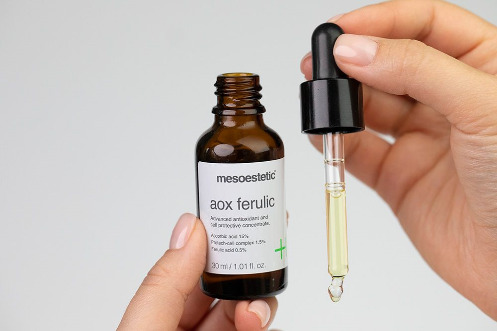 ​​Mesoestetic AOX Ferulic Antyoksydacyjne serum z witaminą C na Topestetic.pl.