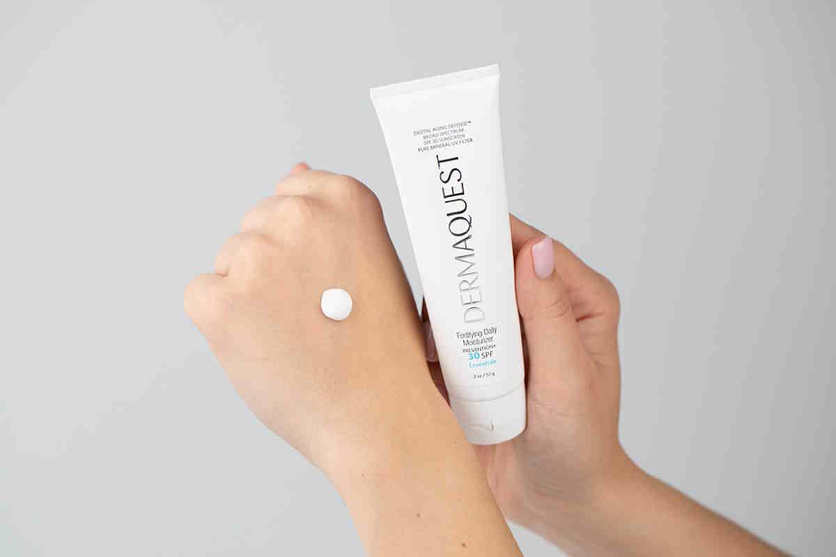 Dermaquest Fortifying Daily Moisturizer SPF 30. Wzmacniający krem nawilżający do codziennej fotoprotekcji.