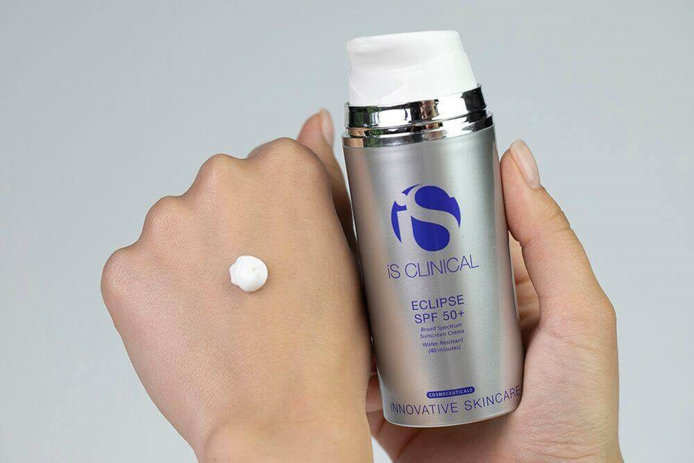 iS Clinical Eclipse SPF 50+ Transparent Krem ochronny transparentny na topestetic.pl.