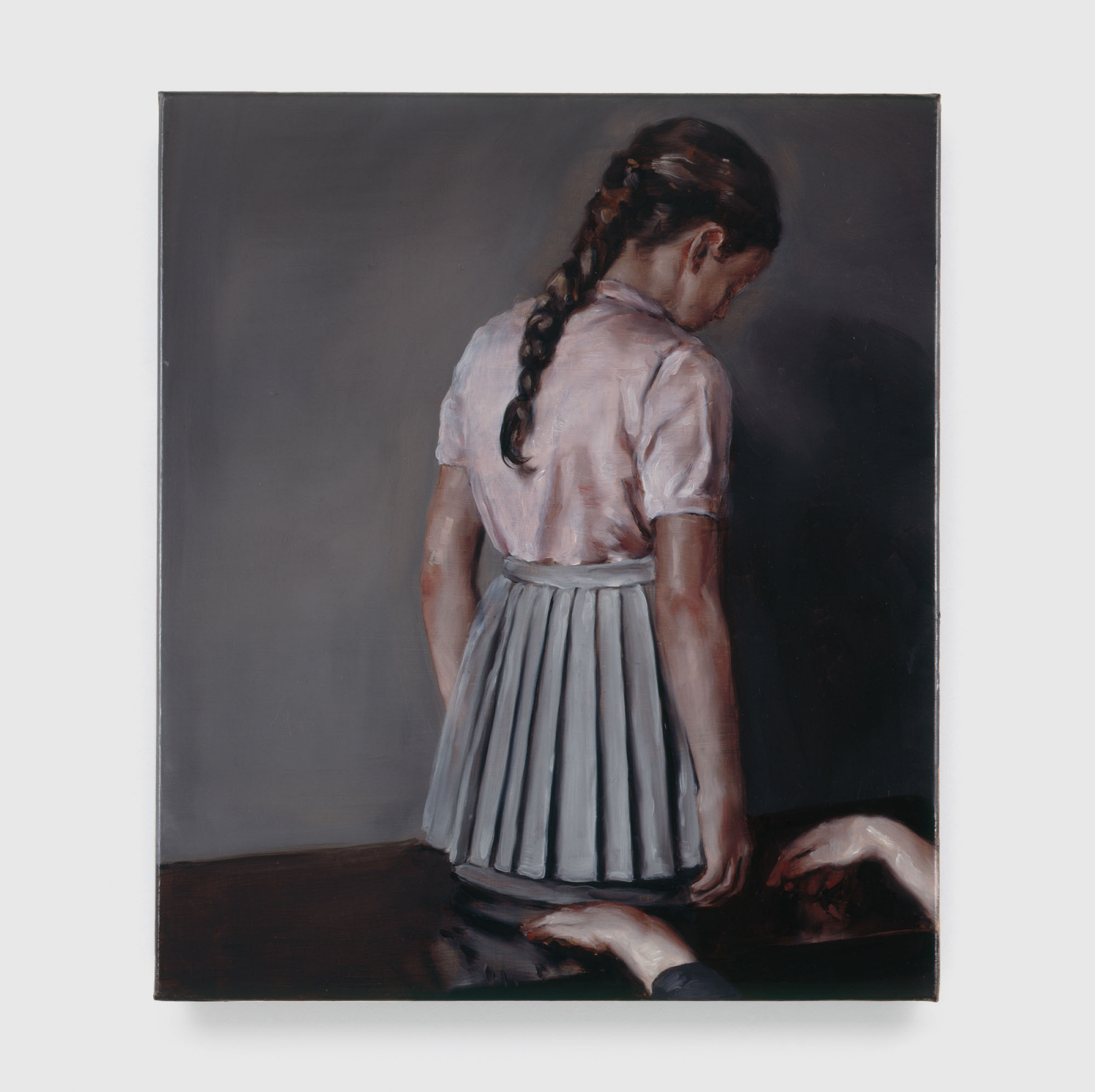 Michaël Borremans „The Angel”, olej na płótnie, 2013. Na stronie obok: Michaël Borremans, „The Skirt”, olej na płótnie, 2005. / (Fot. Dzięki uprzejmości artysty i Davida Zwirnera)