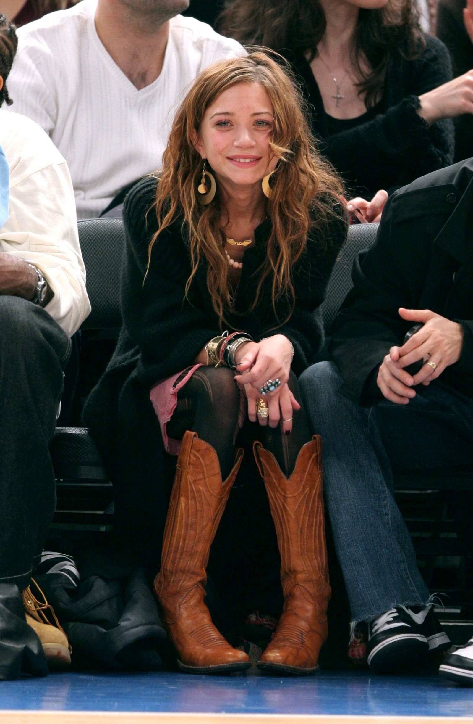 Mary-Kate Olsen w brązowych kowbojkach w 2005 roku/ Fot. James Devaney