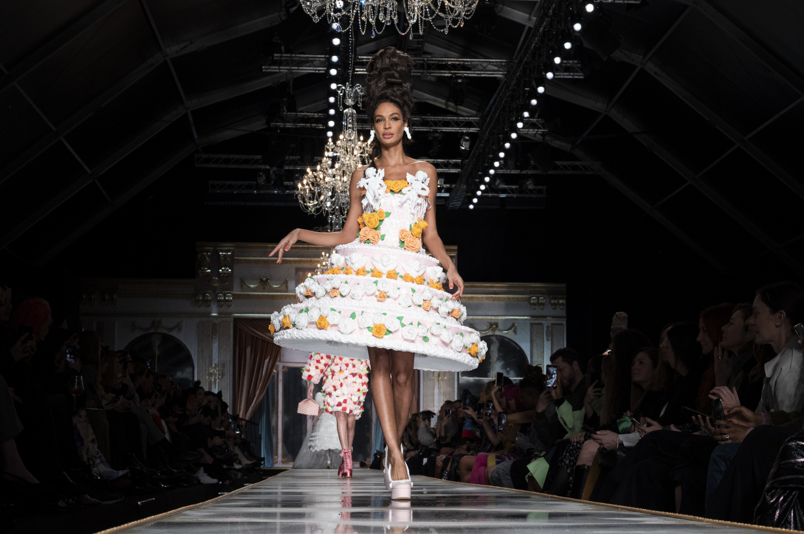 Moschino jesień-zima 2020/2021 (Fot. Pietro DAprano/Getty Images)