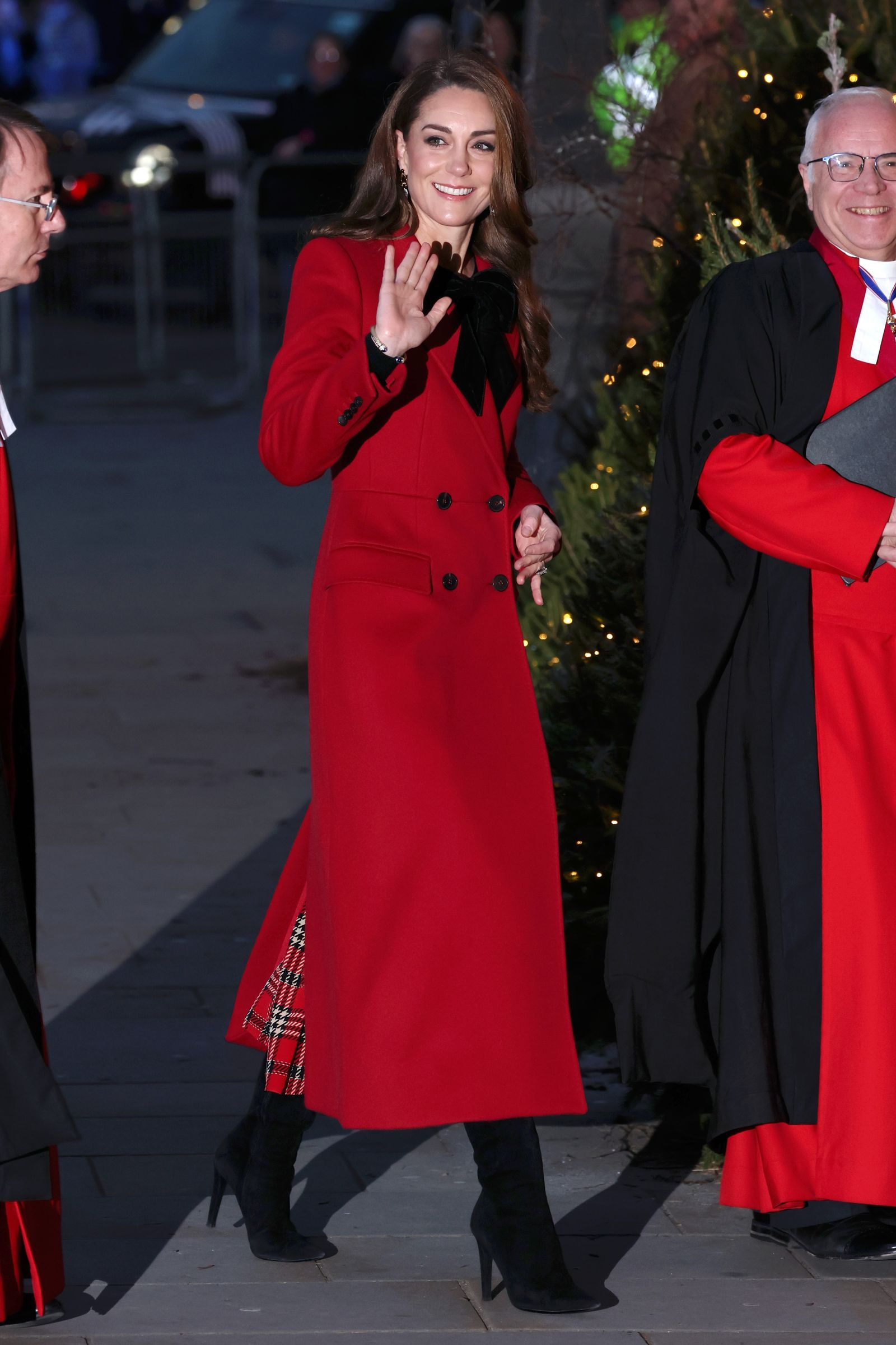 Kate Middleton w płaszczu zaprojektowanym przez Emilię Wickstead w grudniu 2024 roku (Fot. Chris Jackson/Getty Images)